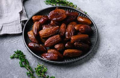 Can People with Diabetes Eat Dates? Effects on Blood Sugar Explained