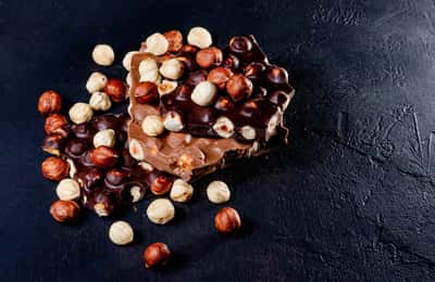 Mood-Boosting Foods: 9 Healthy Choices to Improve Your Mood