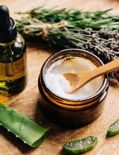 Home Remedies to Treat Dandruff Naturally