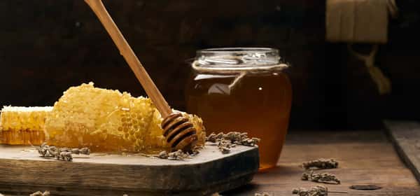 Natural Sugar Substitutes: 10 Healthier Alternatives to Refined Sugar